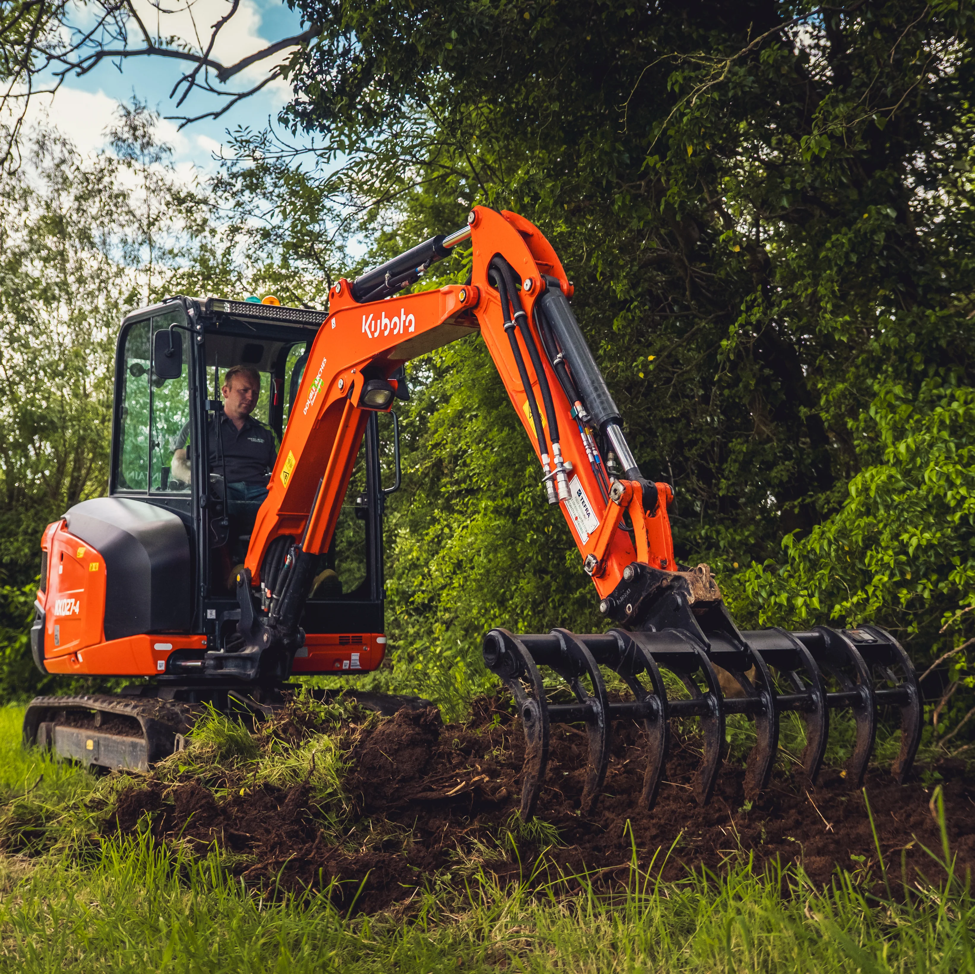 17-24 Tonne Excavator - 2000mm Root Rake - Image 3